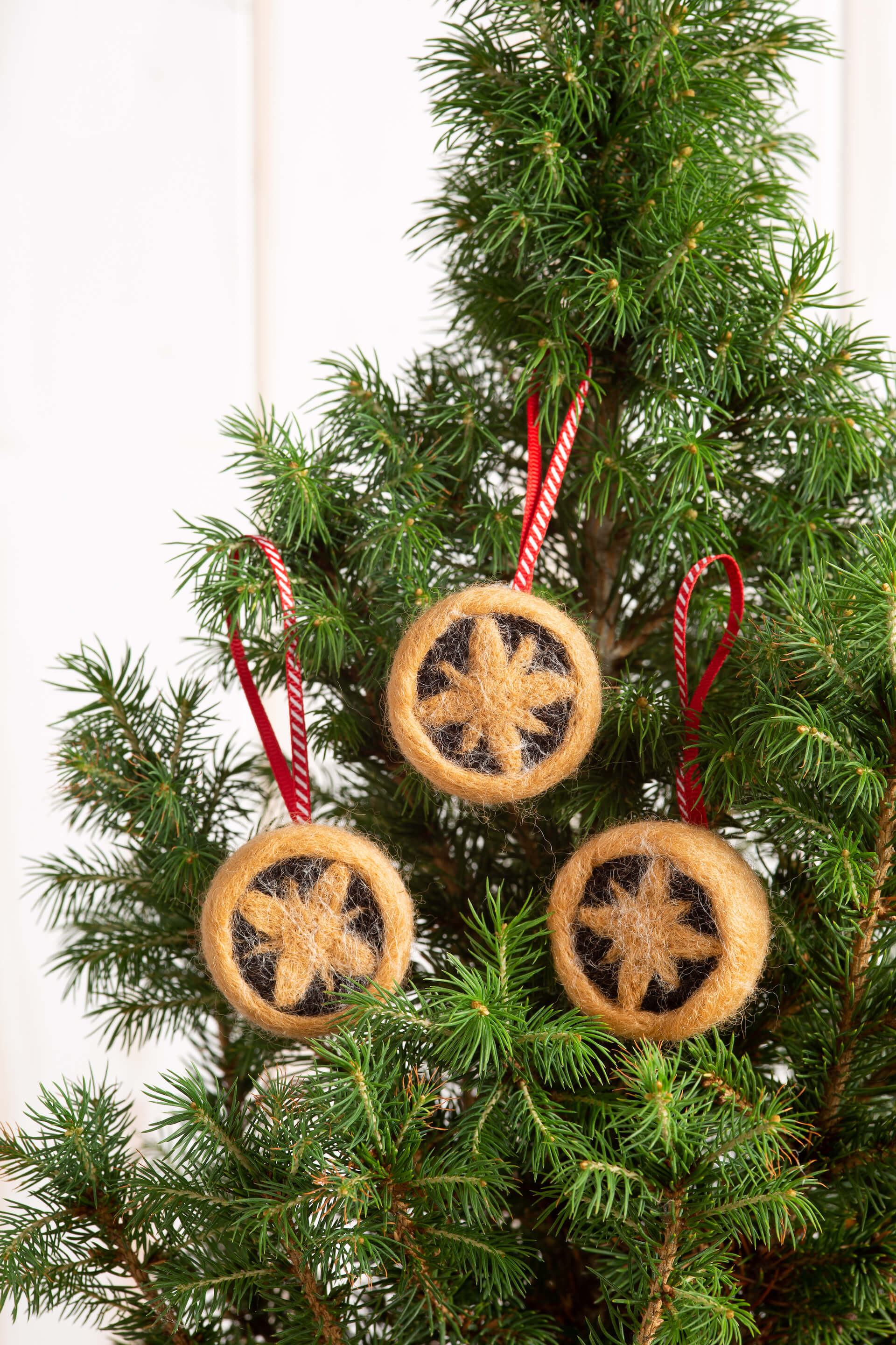 Mince Pies Mini Needle Felting Kit for Christmas tree