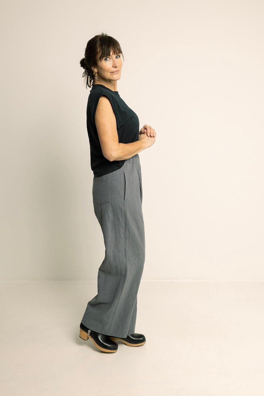 palazzo pants sewing pattern by wardrobe by me side view