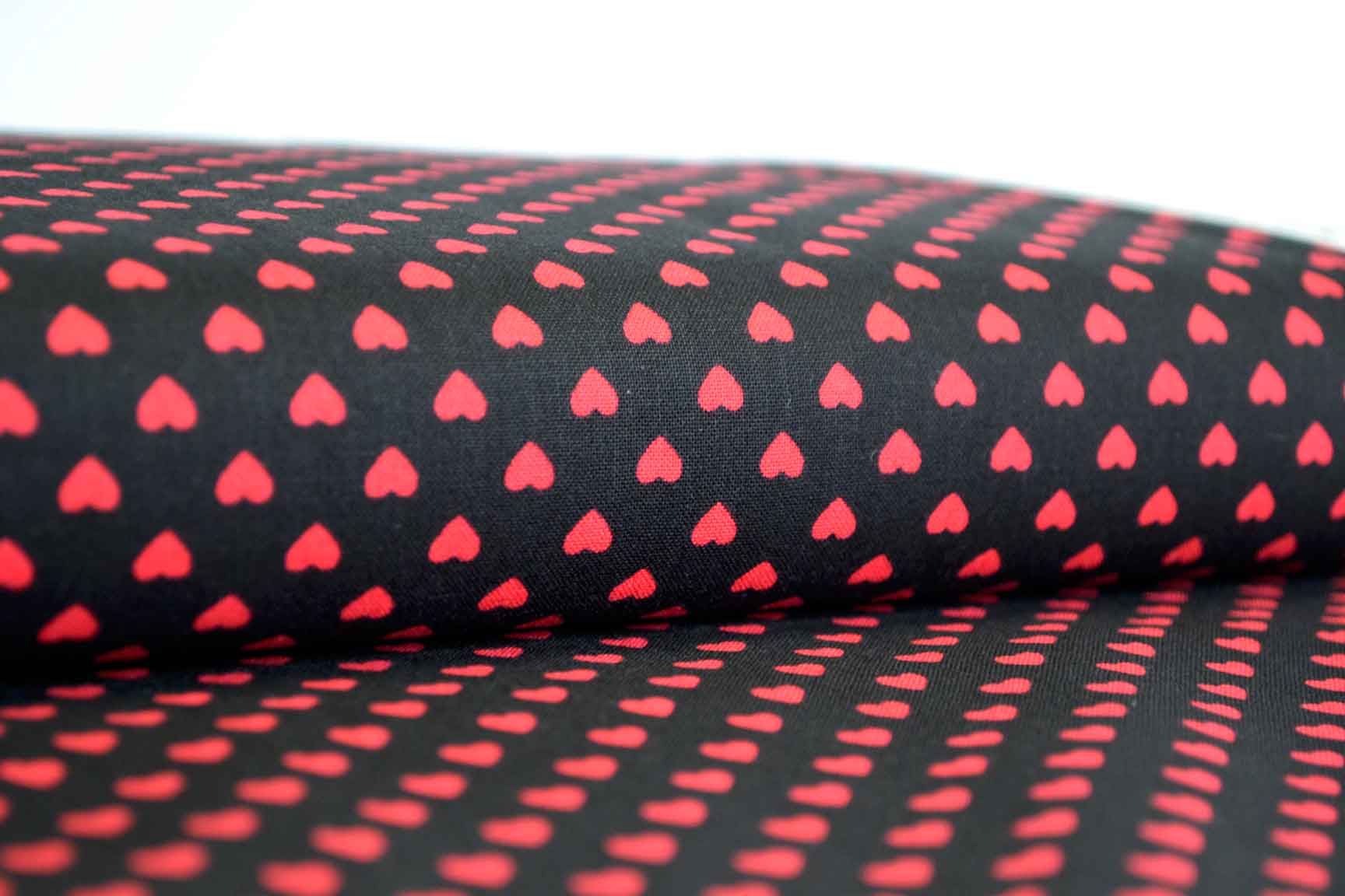 Hearts Red on Black, Makower