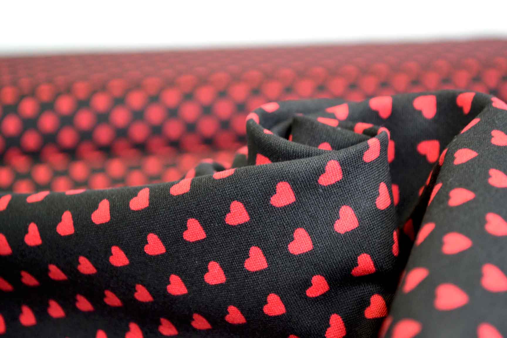 Hearts Red on Black, Makower