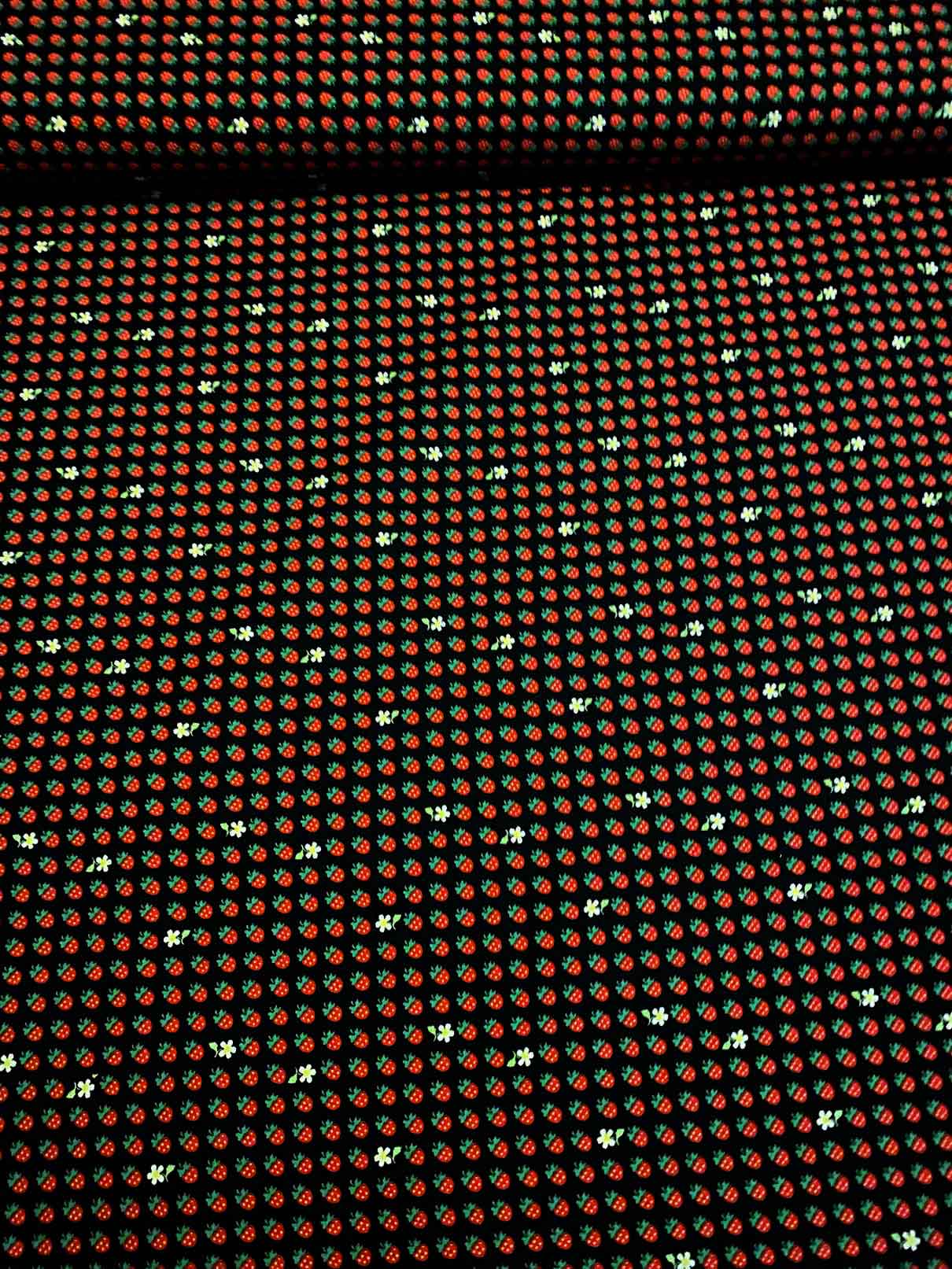 Petite Strawberries Black, Sevenberry