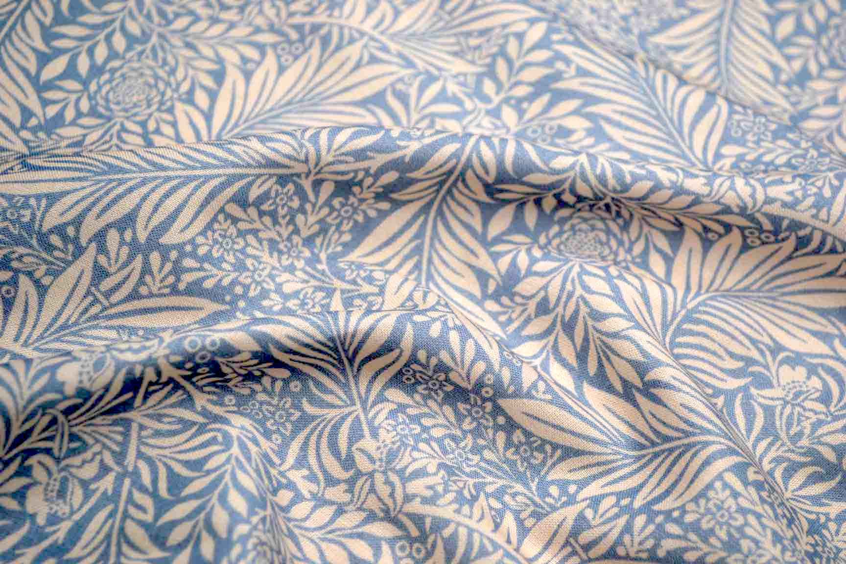 Larkspur Azure William Morris, Crafty Cotton